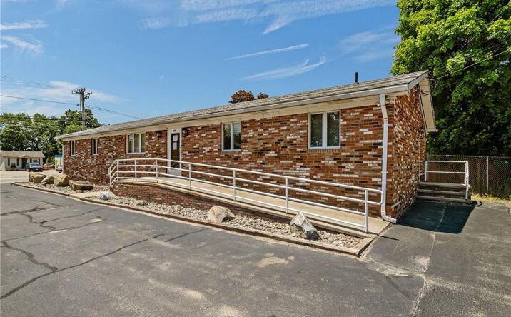 444 West Shore Road, Warwick