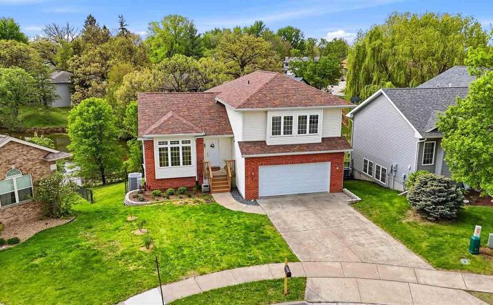 7 Ambrose Ct, Coralville
