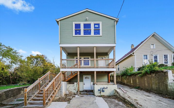 677 Wellington Avenue, Elgin
