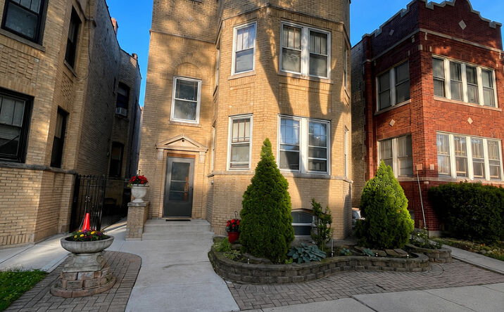 5725 N Artesian Avenue, Chicago