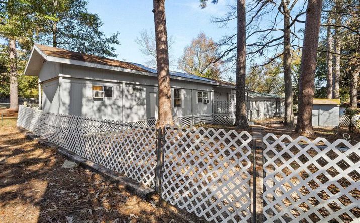 1609 S 10th Street A & B, Leesville