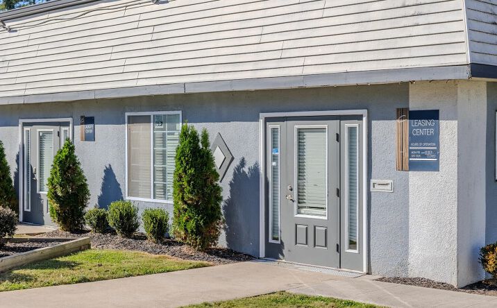2700 Camp Creek Pkwy, College Park