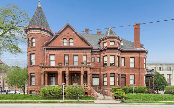 504 Bluff Street, Dubuque