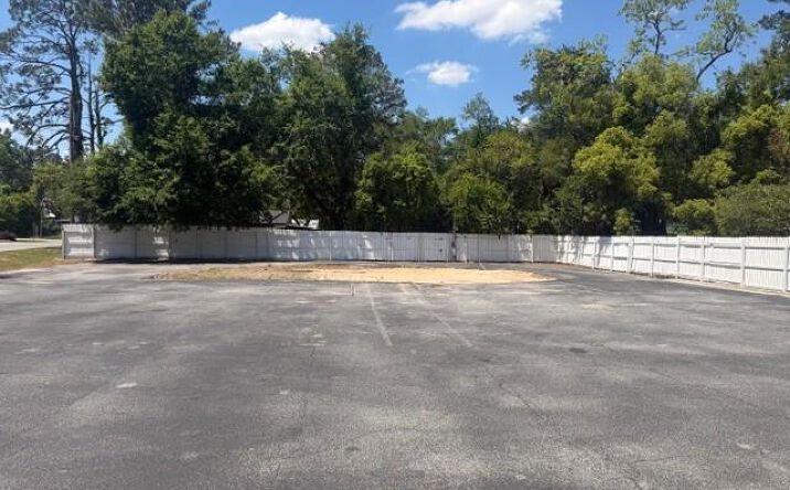 2300 Bemiss Rd, Valdosta