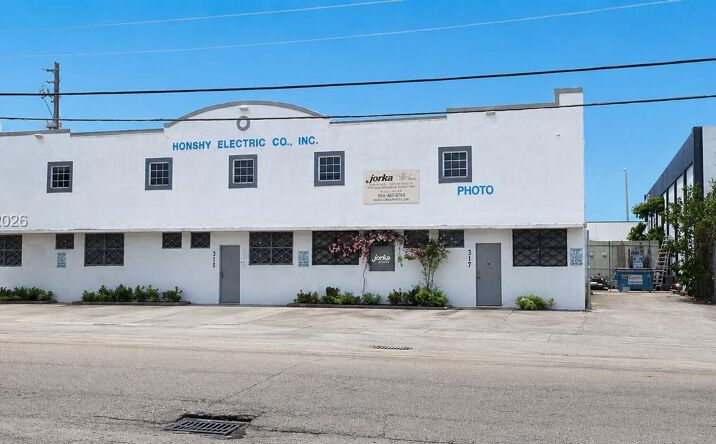 7345 SW 41st St, Miami