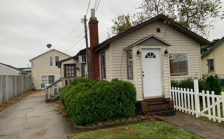 8 E Tampa Avenue, Villas