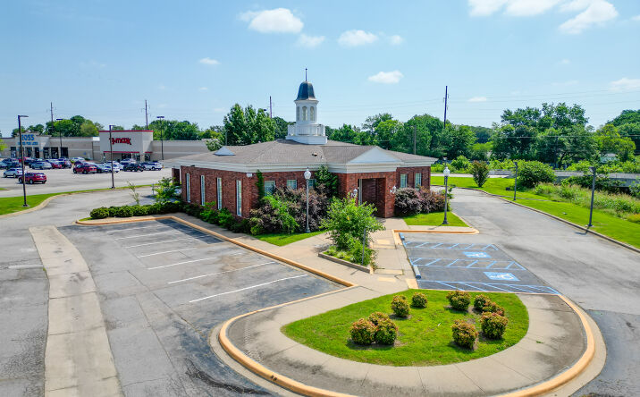 8385 Rogers Ave, Fort Smith