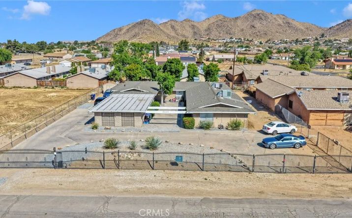 15400 Kiamichi Road, Apple Valley