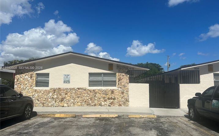 904 SW 10th St, Hallandale Beach