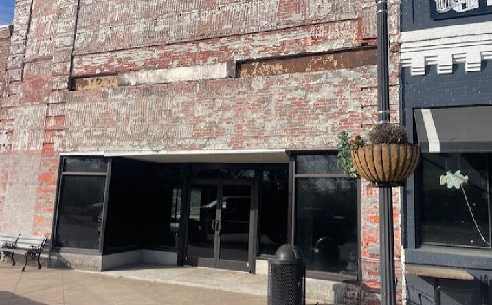 4 S Main St, Inman