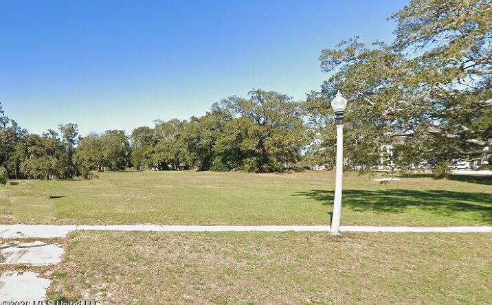 1252-1270 Beach, Biloxi