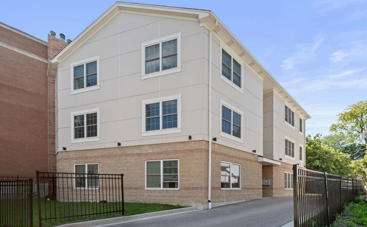 7441 N Rogers Avenue, Chicago