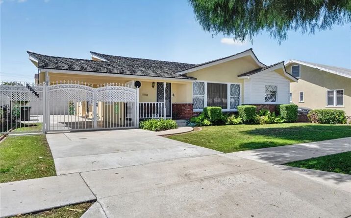 9470-9472 Foster, Bellflower