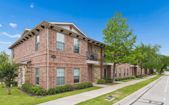 2505 W HICKORY ST, DENTON