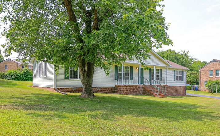 517 Woods Dr, Columbia