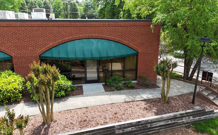 601 EASTCHESTER DR, HIGH POINT