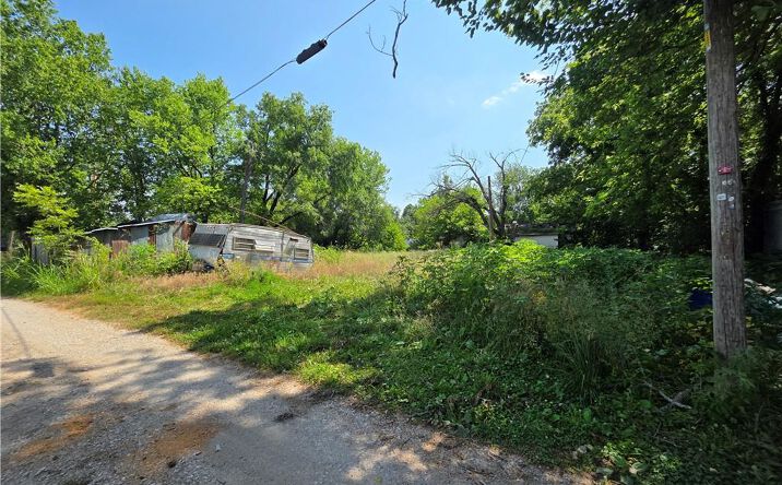 612 S Elm Street, Lane