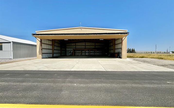 600 Hunt Field, Lander