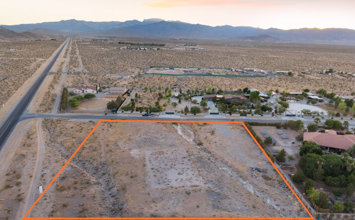 Kyle Canyon Road & Elvis Alive Drive, Las Vegas