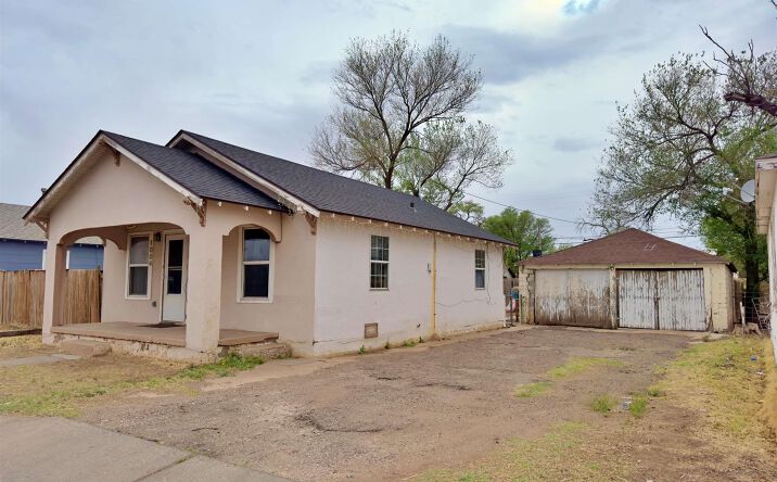 1004 N Prince Street, Clovis