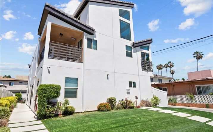 1013 E La Palma, Inglewood