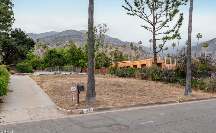 1685 Braeburn, Altadena