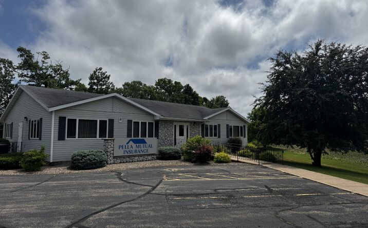 W11261 COUNTY RD D, PELLA