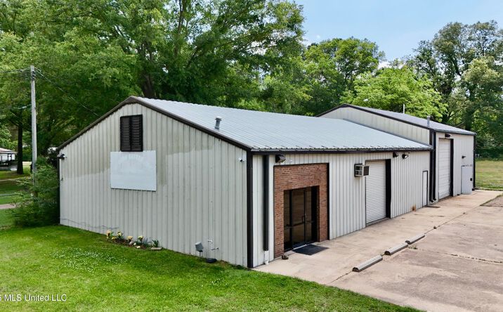 8071 N McRaven Road, Clinton
