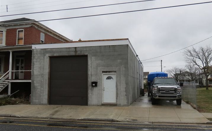 221 W Oak Avenue, Wildwood