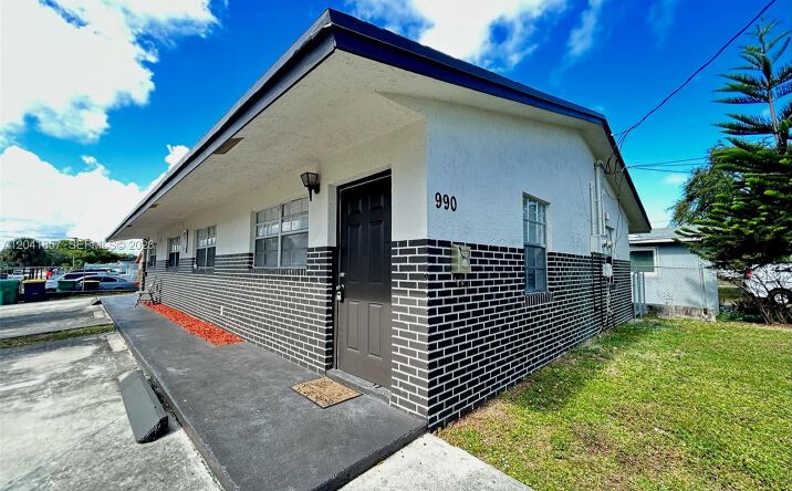 990 Phippen Waiters Rd, Dania Beach