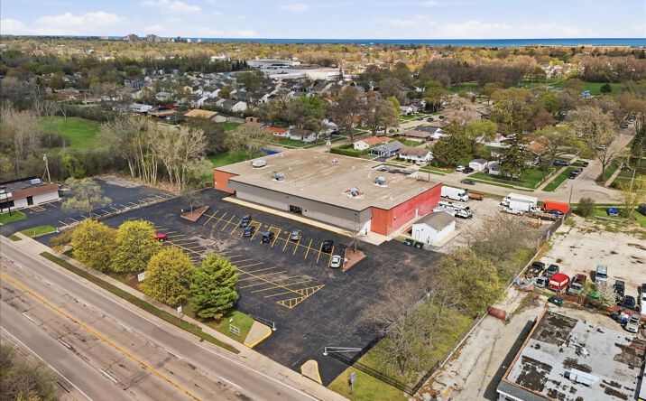 1301 S Lewis Avenue, Waukegan
