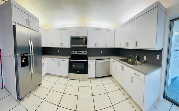 2051 NE 25th Ave, Pompano Beach