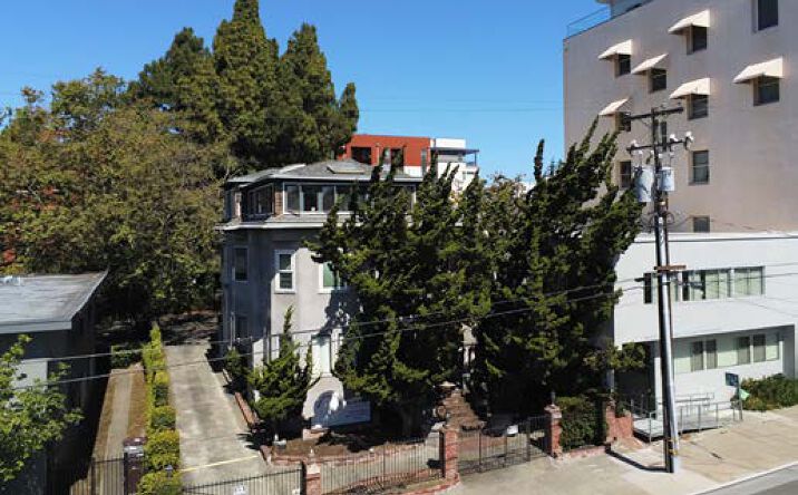 2939 Summit Street, Oakland