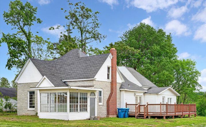 607 E Mt Vernon St, Nixa