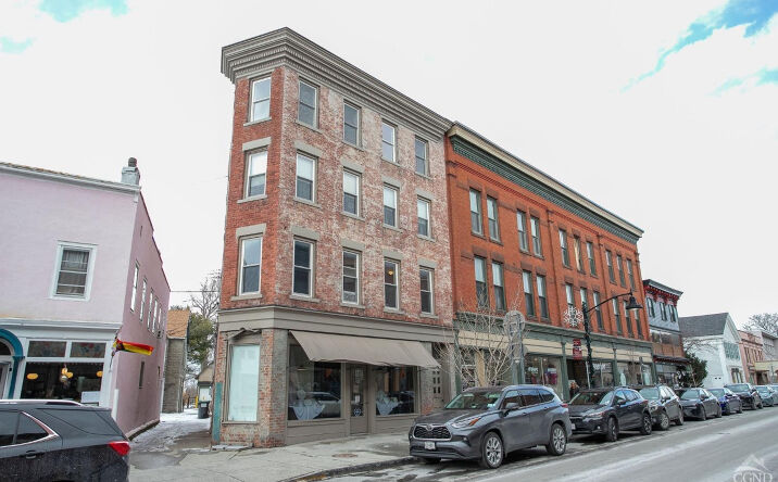 22 Main, Chatham