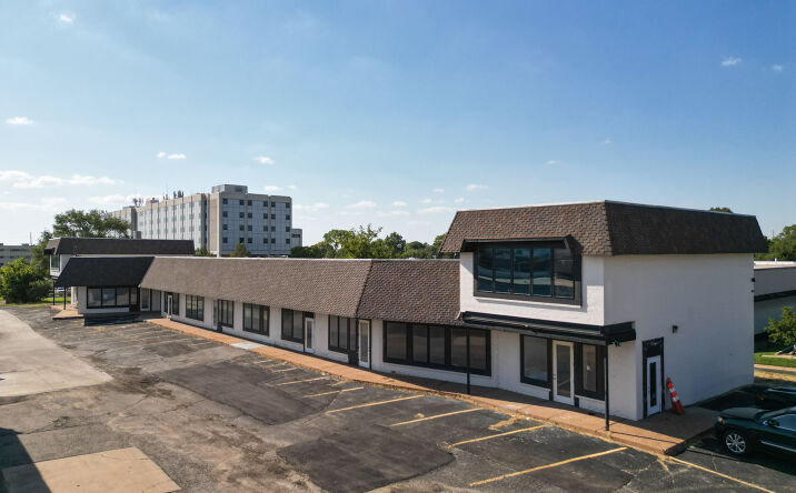 3900 E HARRY ST, WICHITA