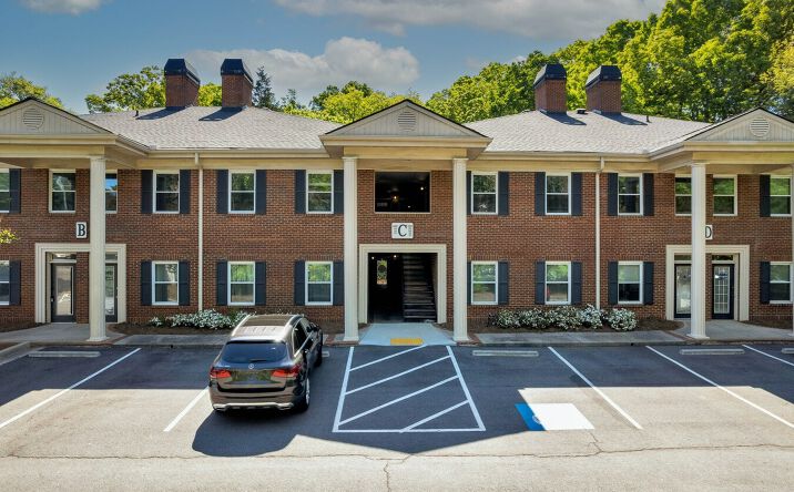 425 E Crossville Rd, Roswell