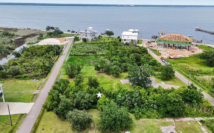 Pine Tree Road, Bay St Louis