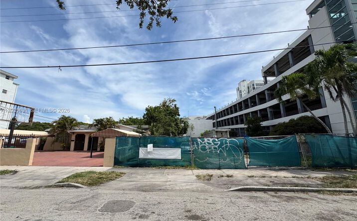 2534 SW 6th St, Miami