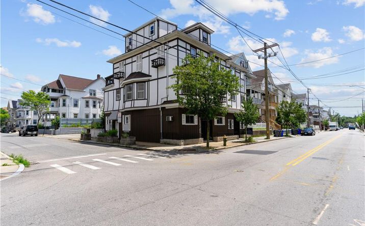 129 Academy Avenue, Providence