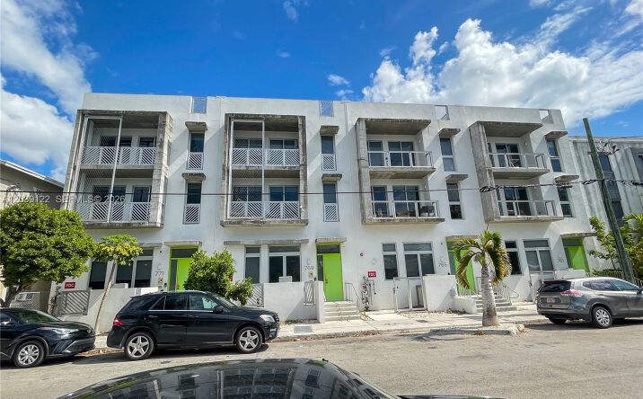 761 NW 1st St, Miami
