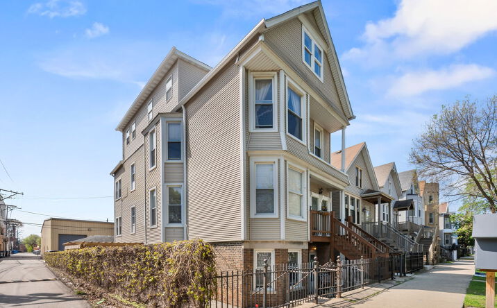 2317 W Barry Avenue, Chicago