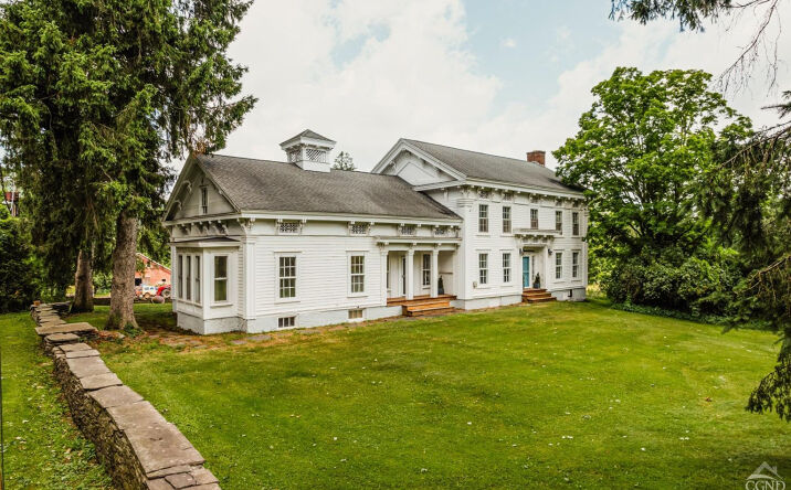 11609 County Road 18, Hobart