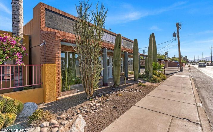 2561 E FT LOWELL RD, TUCSON