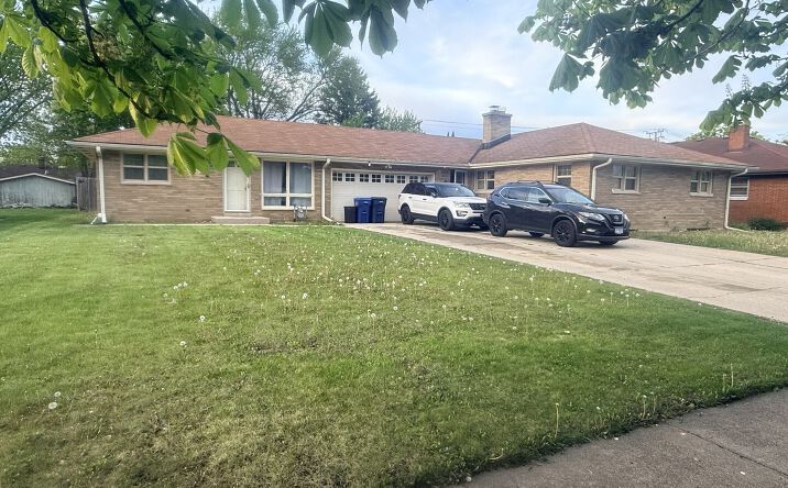 2406 Pearsall Parkway, Waukegan