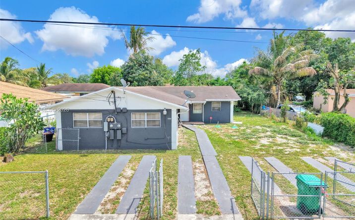 2352 NW 102nd St, Miami