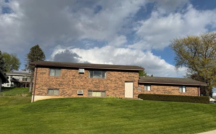 845-847 Hawkeye Drive, Dubuque