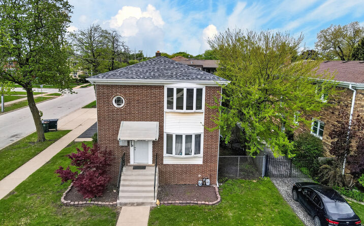4420 VERNON Avenue, Brookfield