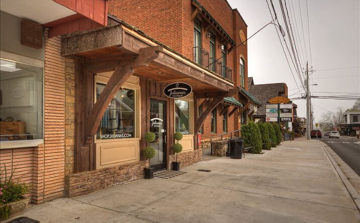 594 E Main Street, Blue Ridge