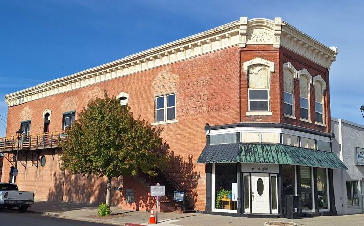 201 W 2nd Street, Chadron